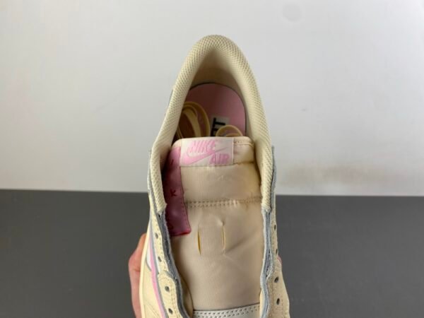Jordan 1 Retro Low OG SP Travis Scott Shy Pink  IQ7604-100