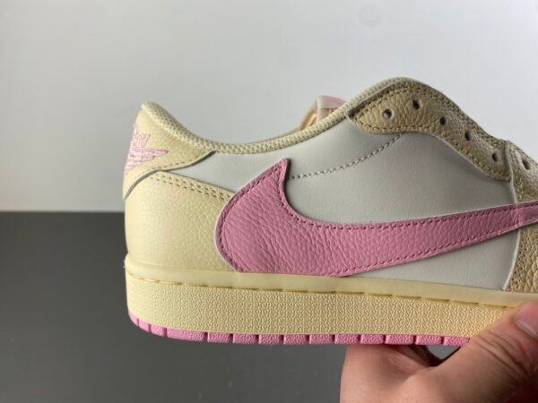 Jordan 1 Retro Low OG SP Travis Scott Shy Pink  IQ7604-100