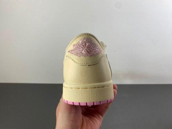 Jordan 1 Retro Low OG SP Travis Scott Shy Pink  IQ7604-100