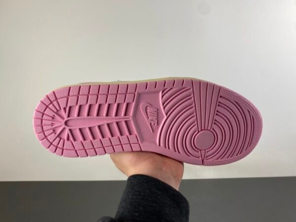 Jordan 1 Retro Low OG SP Travis Scott Shy Pink  IQ7604-100