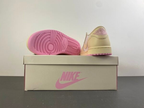 Jordan 1 Retro Low OG SP Travis Scott Shy Pink  IQ7604-100